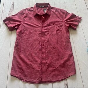 Travis Mathew Studebaker Shirt Mens Medium Red Heather Short Sleeve Button NWT